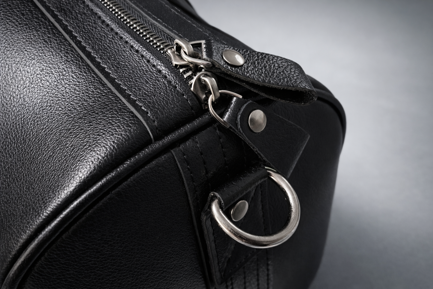 Skórzana torba POLAF detal zamka metalowego i mocowania pasek skóra naturalna