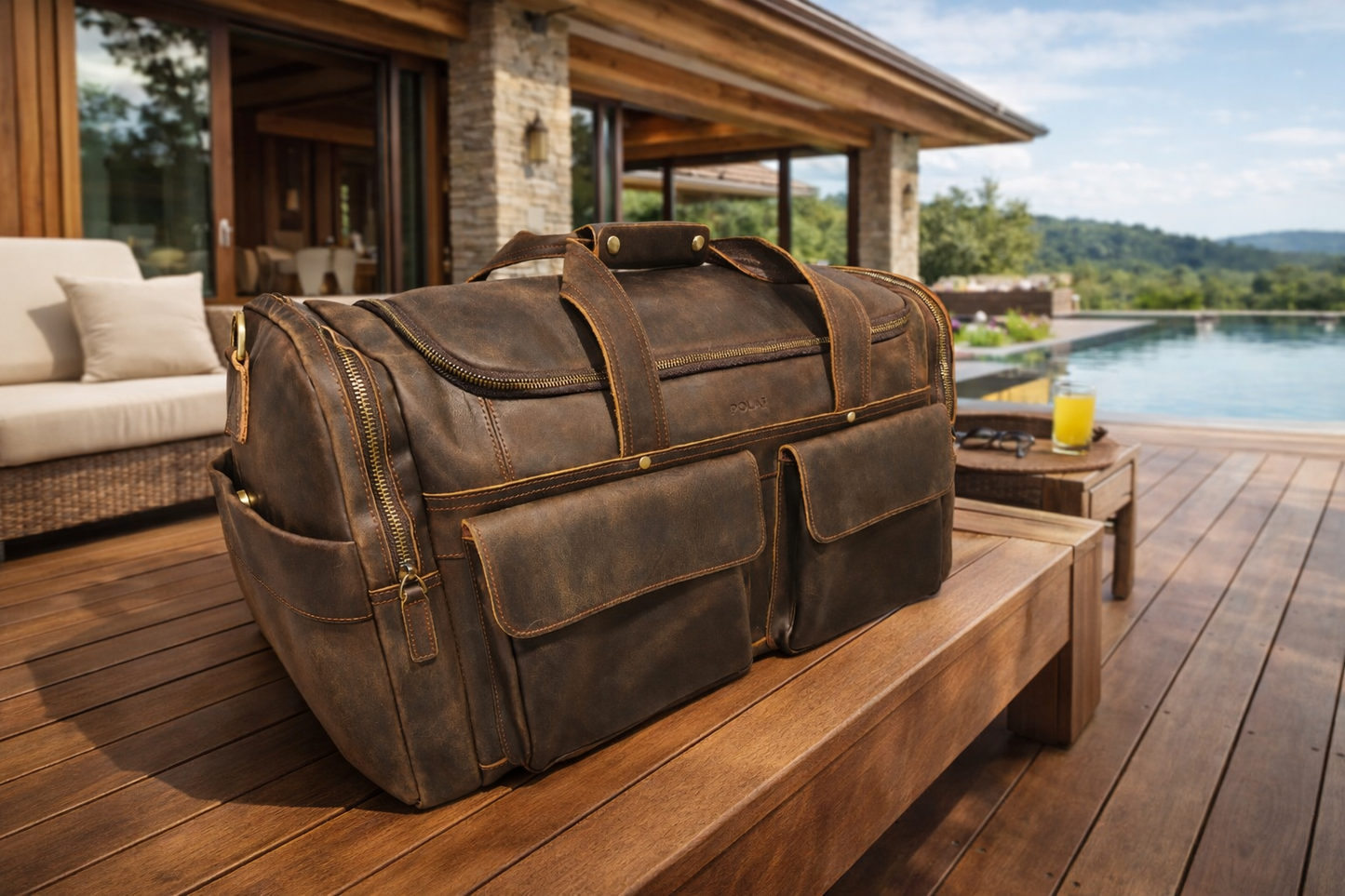 skórzana torba podróżna POLAF Weekender na tarasie widok outdoor styl podróży